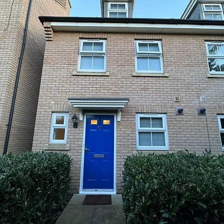 Modern Townhouse - 3 Bed 2.5 Bath 2 Private Gated Parking Villa Wellingborough Exterior photo