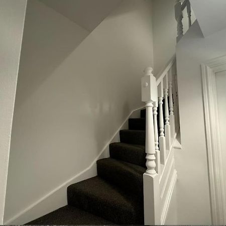 Modern Townhouse - 3 Bed 2.5 Bath 2 Private Gated Parking Villa Wellingborough Exterior photo