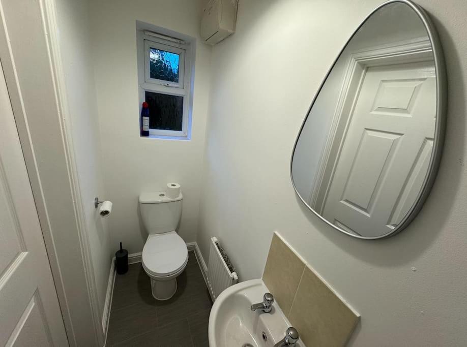 Modern Townhouse - 3 Bed 2.5 Bath 2 Private Gated Parking Villa Wellingborough Exterior photo
