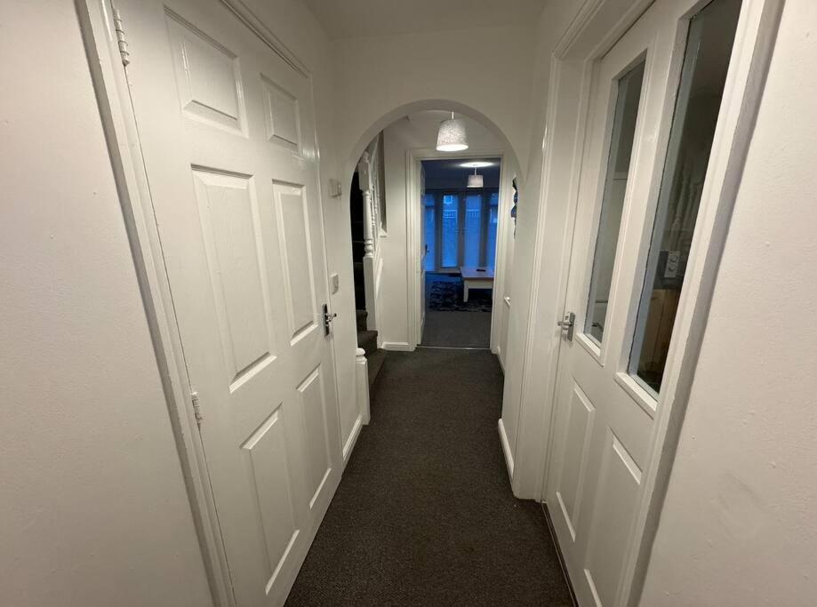 Modern Townhouse - 3 Bed 2.5 Bath 2 Private Gated Parking Villa Wellingborough Exterior photo