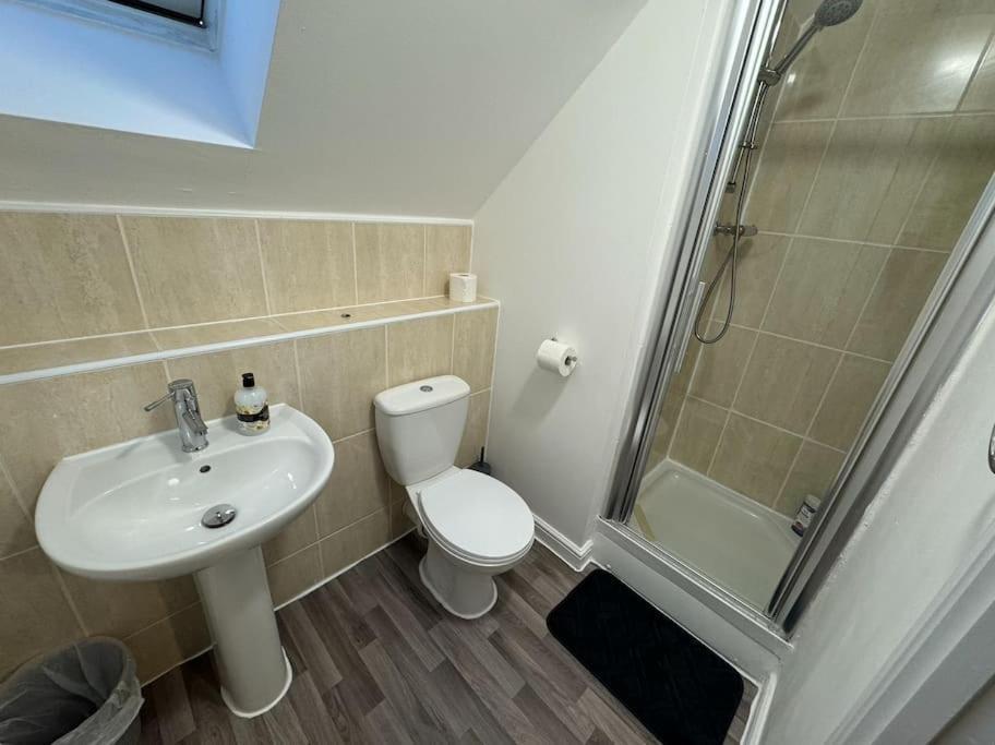 Modern Townhouse - 3 Bed 2.5 Bath 2 Private Gated Parking Villa Wellingborough Exterior photo