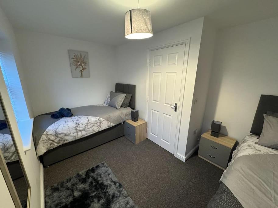Modern Townhouse - 3 Bed 2.5 Bath 2 Private Gated Parking Villa Wellingborough Exterior photo