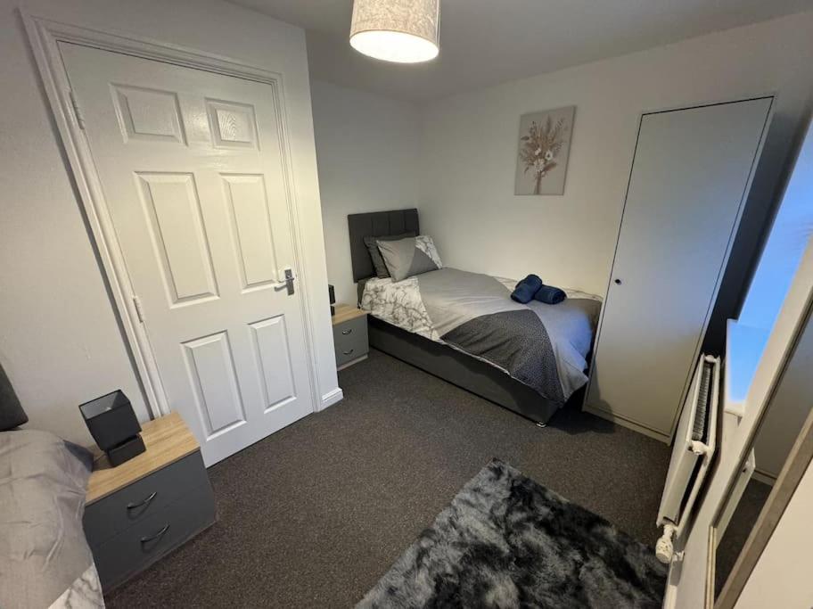 Modern Townhouse - 3 Bed 2.5 Bath 2 Private Gated Parking Villa Wellingborough Exterior photo