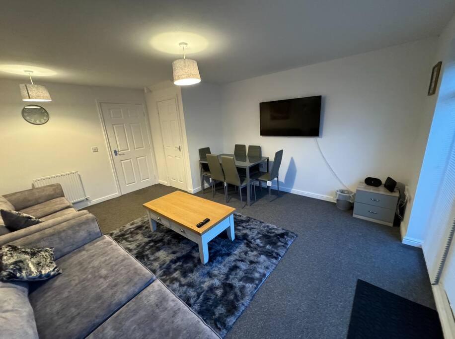 Modern Townhouse - 3 Bed 2.5 Bath 2 Private Gated Parking Villa Wellingborough Exterior photo