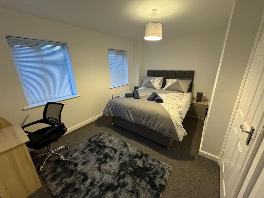Modern Townhouse - 3 Bed 2.5 Bath 2 Private Gated Parking Villa Wellingborough Exterior photo