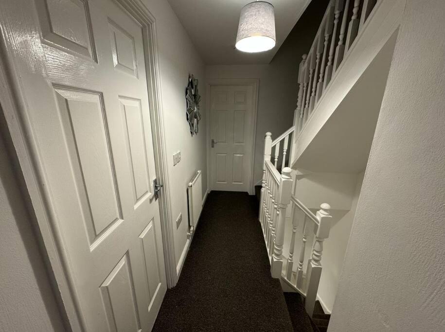 Modern Townhouse - 3 Bed 2.5 Bath 2 Private Gated Parking Villa Wellingborough Exterior photo