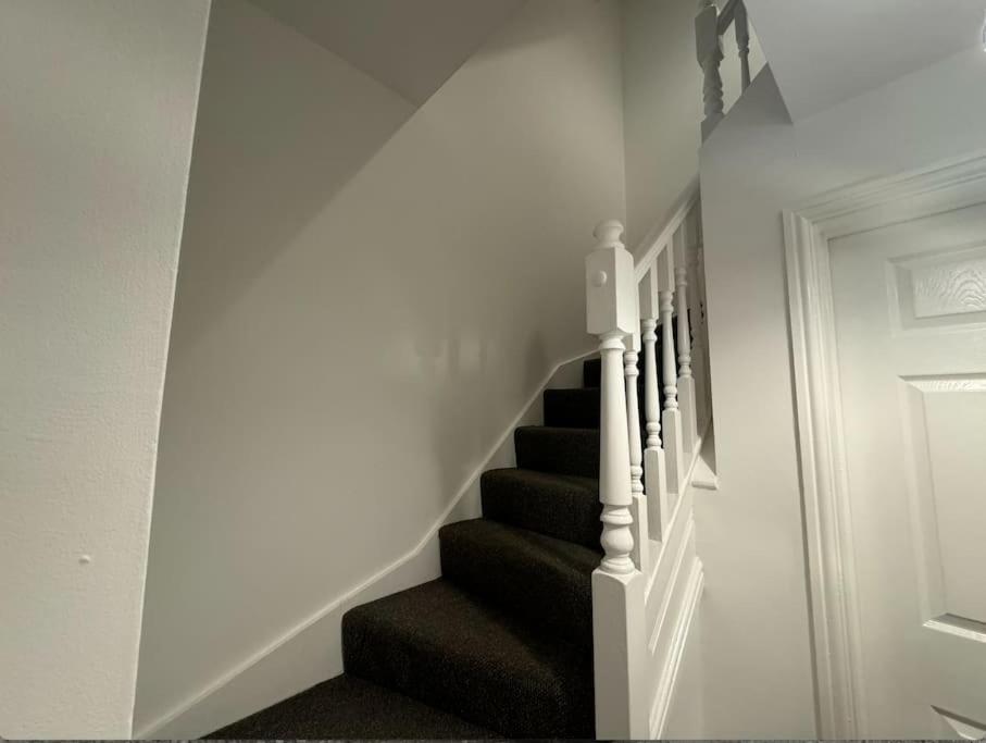 Modern Townhouse - 3 Bed 2.5 Bath 2 Private Gated Parking Villa Wellingborough Exterior photo